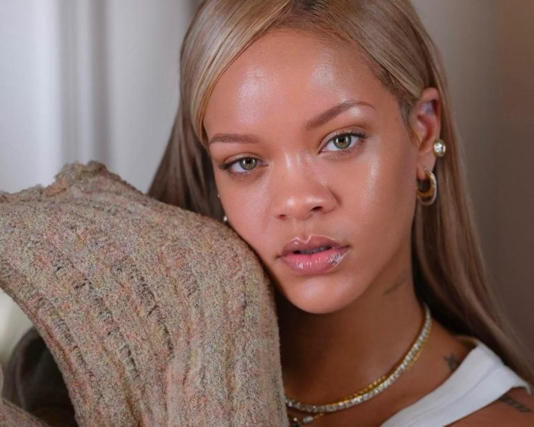 La desastrosa presentación de Rihanna en el Girls Love Karaoke