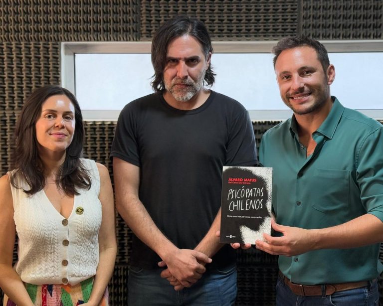 Álvaro Matus y su libro 
