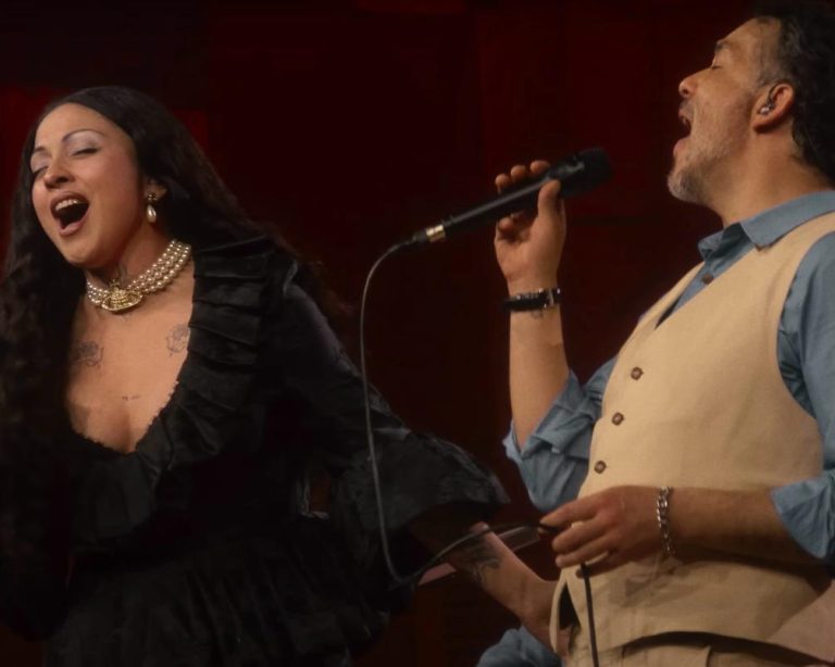 Con Los Bunkers y Mon Laferte a la cabeza: Revelan las canciones chilenas más escuchadas en radios en 2024