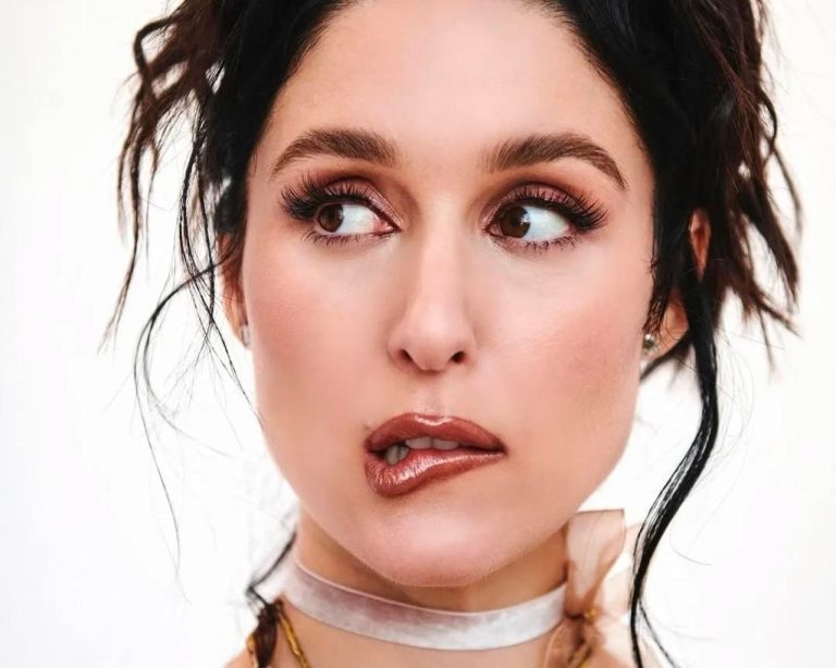 Francisca Valenzuela es reconocida por Rolling Stone como una de las artistas latinas cuyo álbum 2025 está en los más esperados