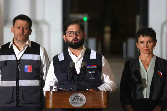 Presidente Gabriel Boric recrimina a empresas eléctricas por mega apagón