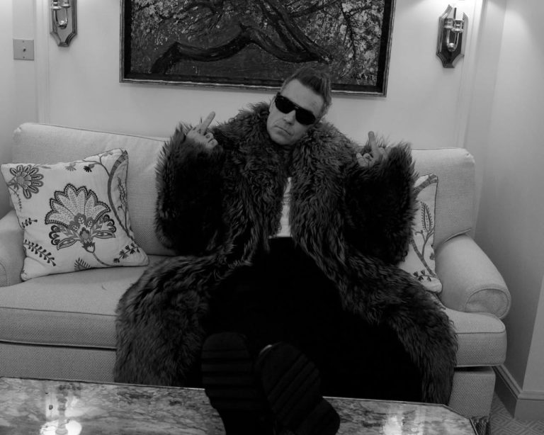 La leyenda del pop británico Robbie Williams cumple 51 años