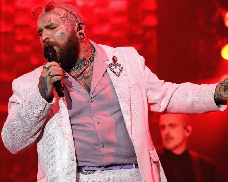 Rumbo a Lolla: De Youtube a los grandes sellos, la carrera ascendente de Teddy Swims