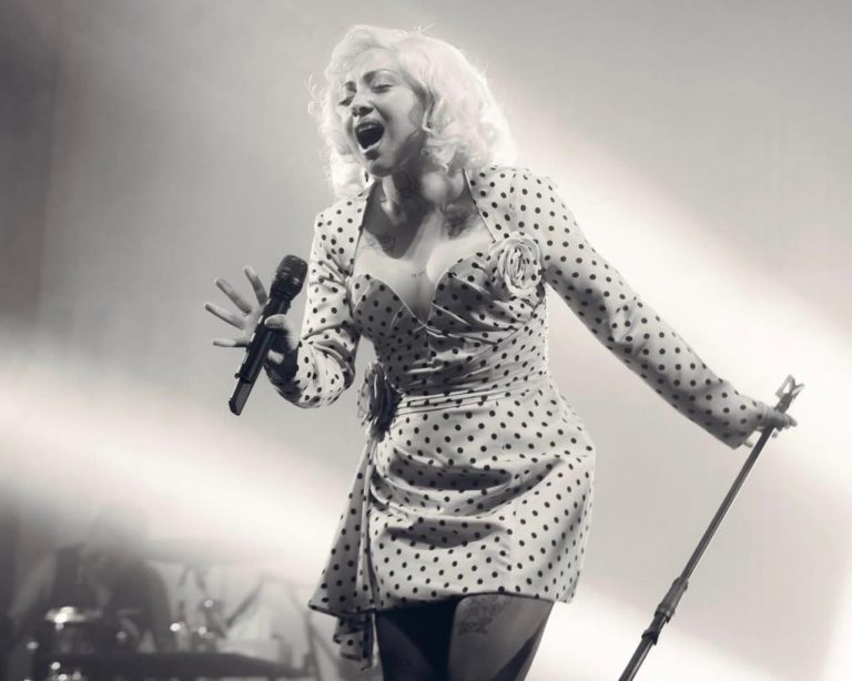 #Rumbo a Lolla: La estrella global Mon Laferte