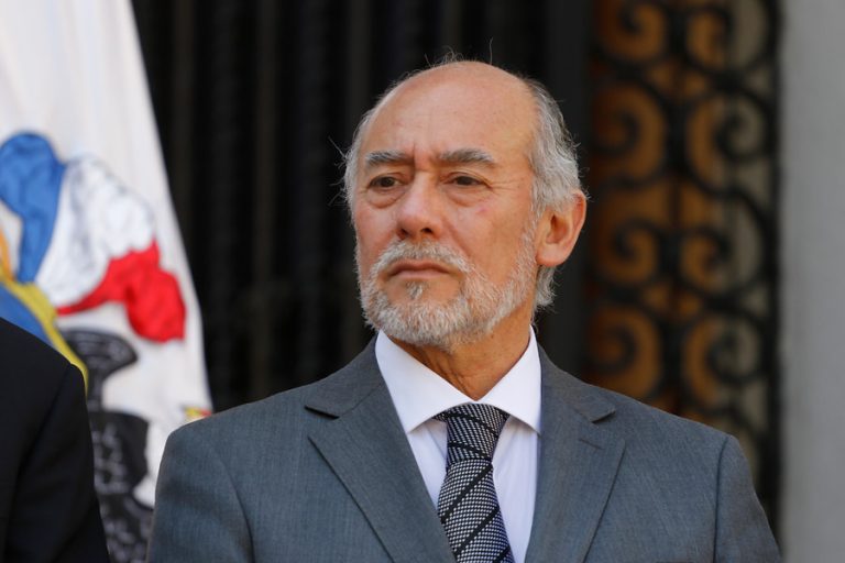 Senador Flores pide la salida de Valenzuela del Sistema de Alta Dirección Pública