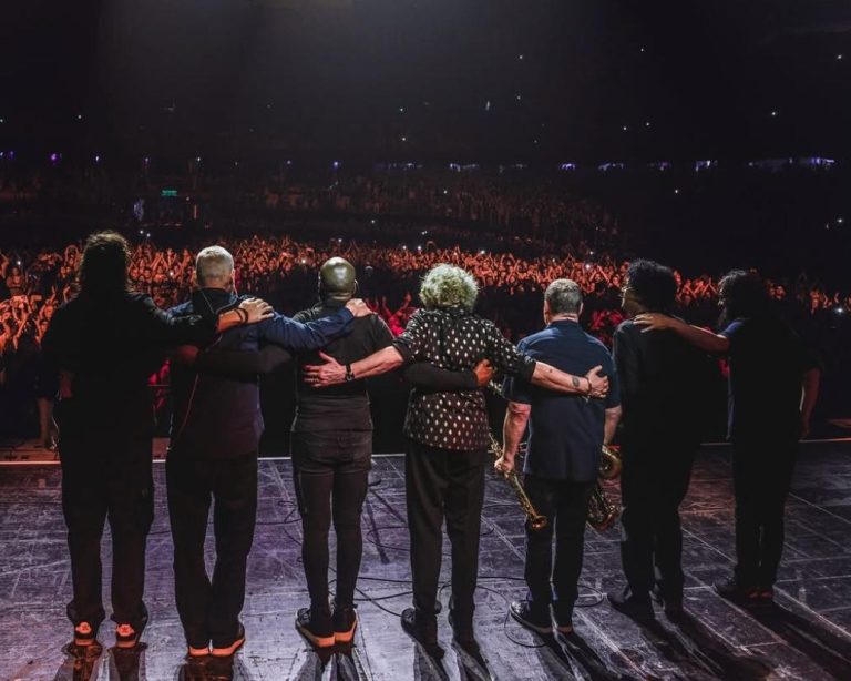 Simply Red en Chile: Récord en el Movistar Arena y una gira de celebración