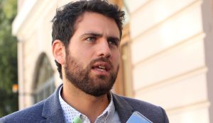 Senador Ibáñez sube el tono contra Hacienda: Acusa 