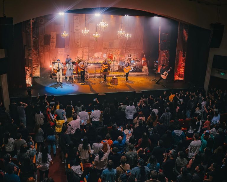 Los Bunkers iniciaron su Gira Acústica 2025 con una emotiva residencia en Teatro Nescafé