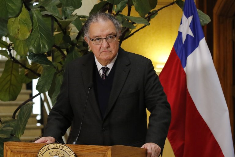 Huenchumilla defiende 