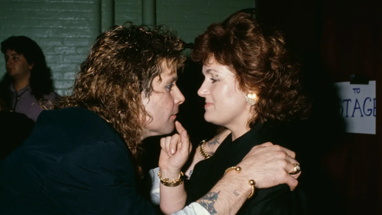 Biopic sobre Ozzy y Sharon Osbourne sigue adelante tras la muerte del ícono del heavy metal