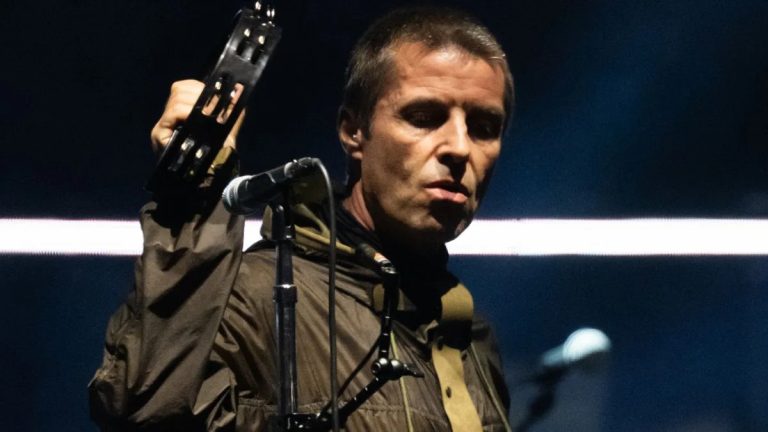 Liam Gallagher pone fin a su tradición de lanzar panderetas y maracas en los conciertos de Oasis por motivos de seguridad