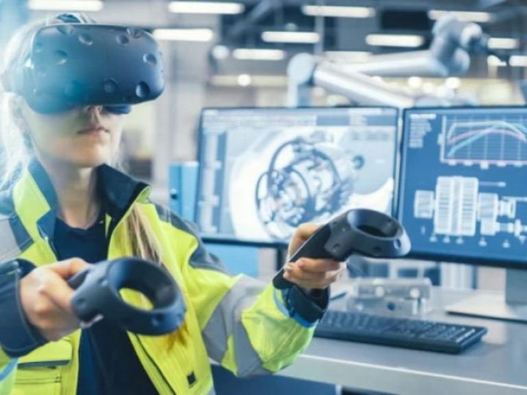 Duoc UC lidera formación inmersiva con realidad virtual: Más de 3.000 estudiantes entrenan en trabajos de altura y redes complejas