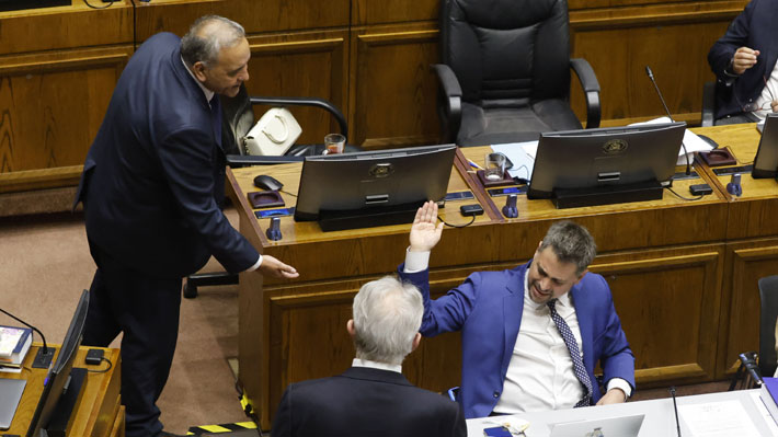 Fidel Espinoza increpa a diputado Manouchehri: 