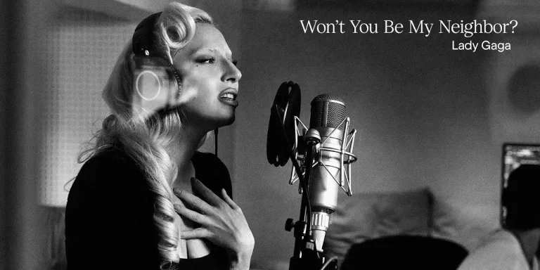 Lady Gaga emociona con íntimo cover de clásico infantil en anuncio del Super Bowl