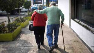 Chile envejece y la tecnología responde: La iniciativa que busca revolucionar el cuidado de adultos mayores con datos.