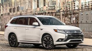 Adiós al alza de bencinas: Las claves del ahorro con vehículos híbridos enchufables