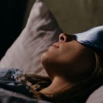 ¿Qué es la procrastinación del sueño?: Conoce el hábito que retrasa la hora de dormir