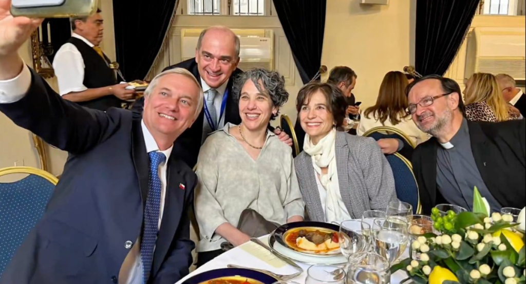 Leturia por almuerzo de Kast con ex compañeros en La Moneda 