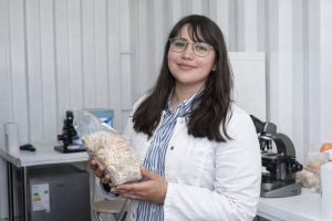 Economía circular en el extremo sur: Crean productos de limpieza biodegradables a partir de aceite usado