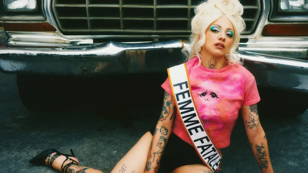 Mon Laferte anuncia sorpresivamente “Femme Fatale Vol. 2”