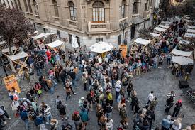 Mercado París Londres celebra su 14° edición: El plan patrimonial y gratuito que revitaliza el espacio público en el centro de Santiago
