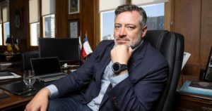 Sichel emplaza a mejorar el sistema de niñez: “Sin plata, es pura poesía”
