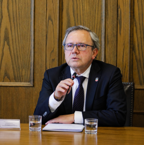 Senador Sanhueza (UDI) por crisis en Hacienda y megarreforma: 