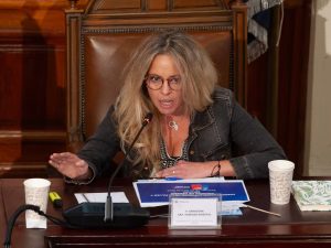 Vanessa Kaiser arremete contra Chile Vamos y los acusa de “darse vuelta la chaqueta”
