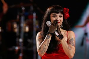 Mon Laferte recibirá el Premio de Justicia Social en los Hispanic Heritage Awards