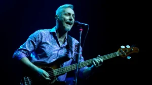 Pedro Aznar vuelve a Santiago con un concierto íntimo en el Teatro Municipal