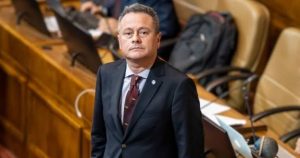Ortiz (DC) cuestiona a las AFP por caída del Fondo E y abre debate sobre nueva reforma de pensiones